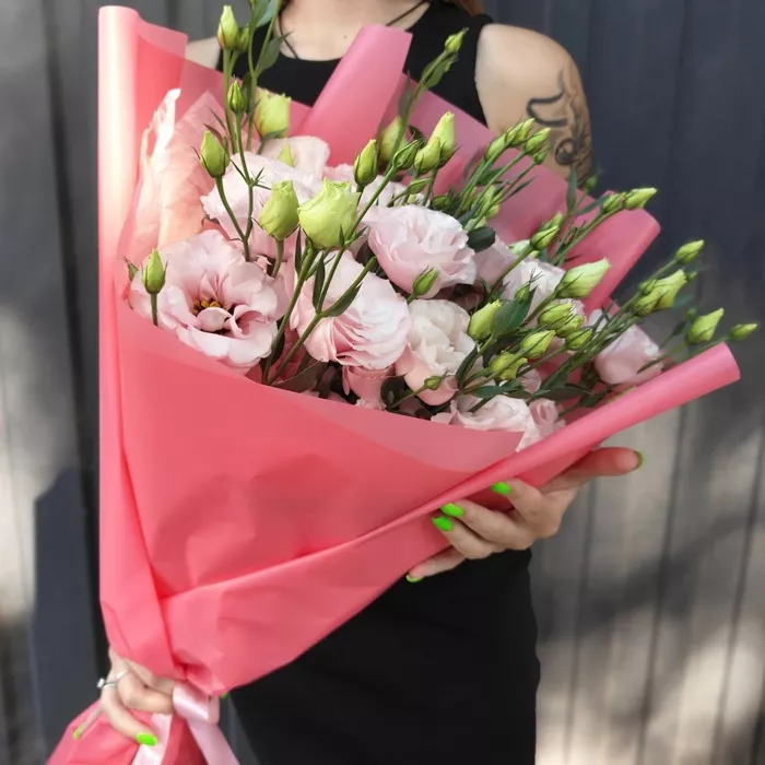 15 веток розовой эустомы